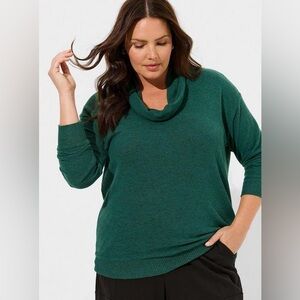 Torrid botanical green cowl neck tunic 00x M L